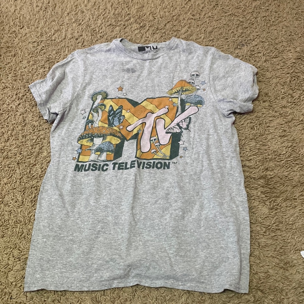 M tv grey shirt